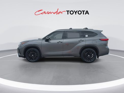 Used 2023 Toyota Highlander XSE FWD image 5