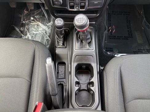 Used 2022 Jeep Gladiator Overland w/ Cold Weather Group AWD/4WD image 22