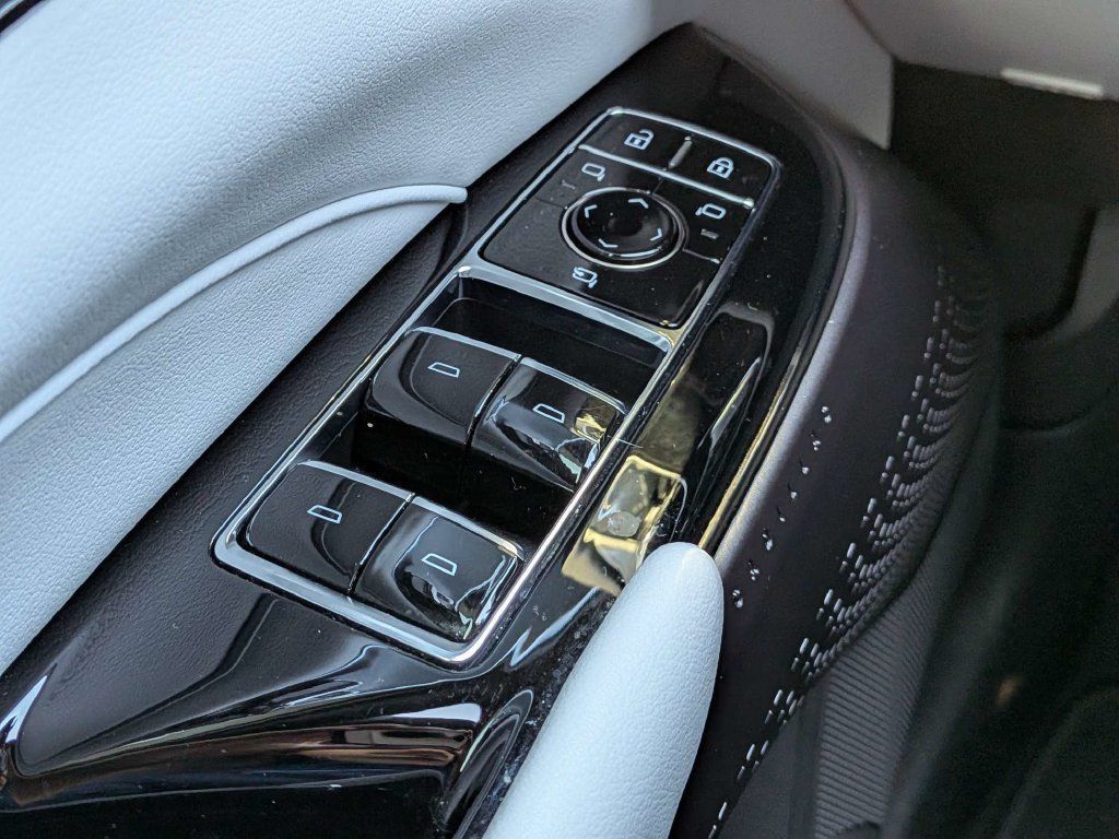 Certified 2024 Cadillac Lyriq Luxury RWD image 28