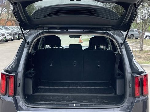 Used 2025 Kia Sorento LX image 25