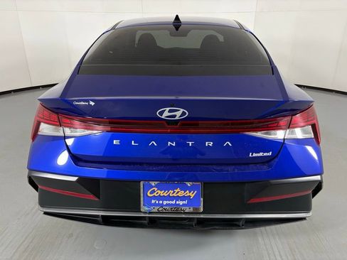 Used 2025 Hyundai Elantra Limited image 7