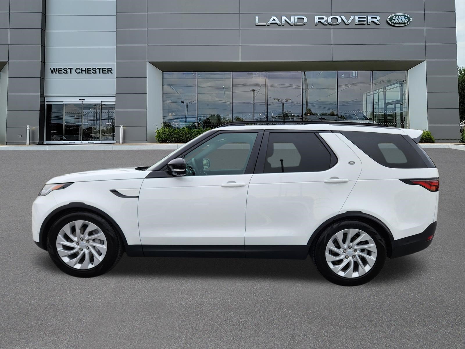 Certified 2025 Land Rover Discovery S AWD/4WD image 5