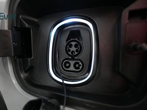 Used 2024 GMC Sierra EV Denali image 17