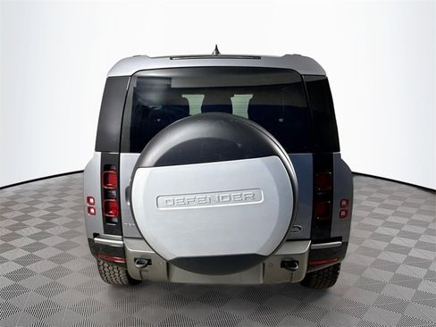 Used 2022 Land Rover Defender 90 X-Dynamic S image 7