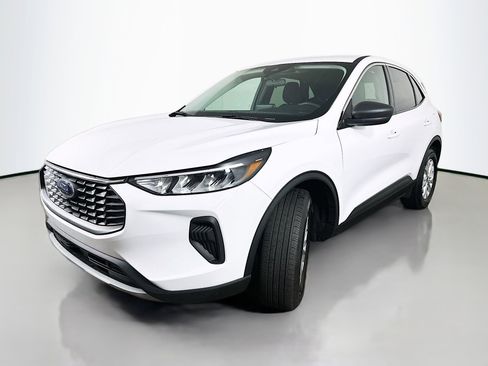 Used 2023 Ford Escape Active AWD/4WD image 3