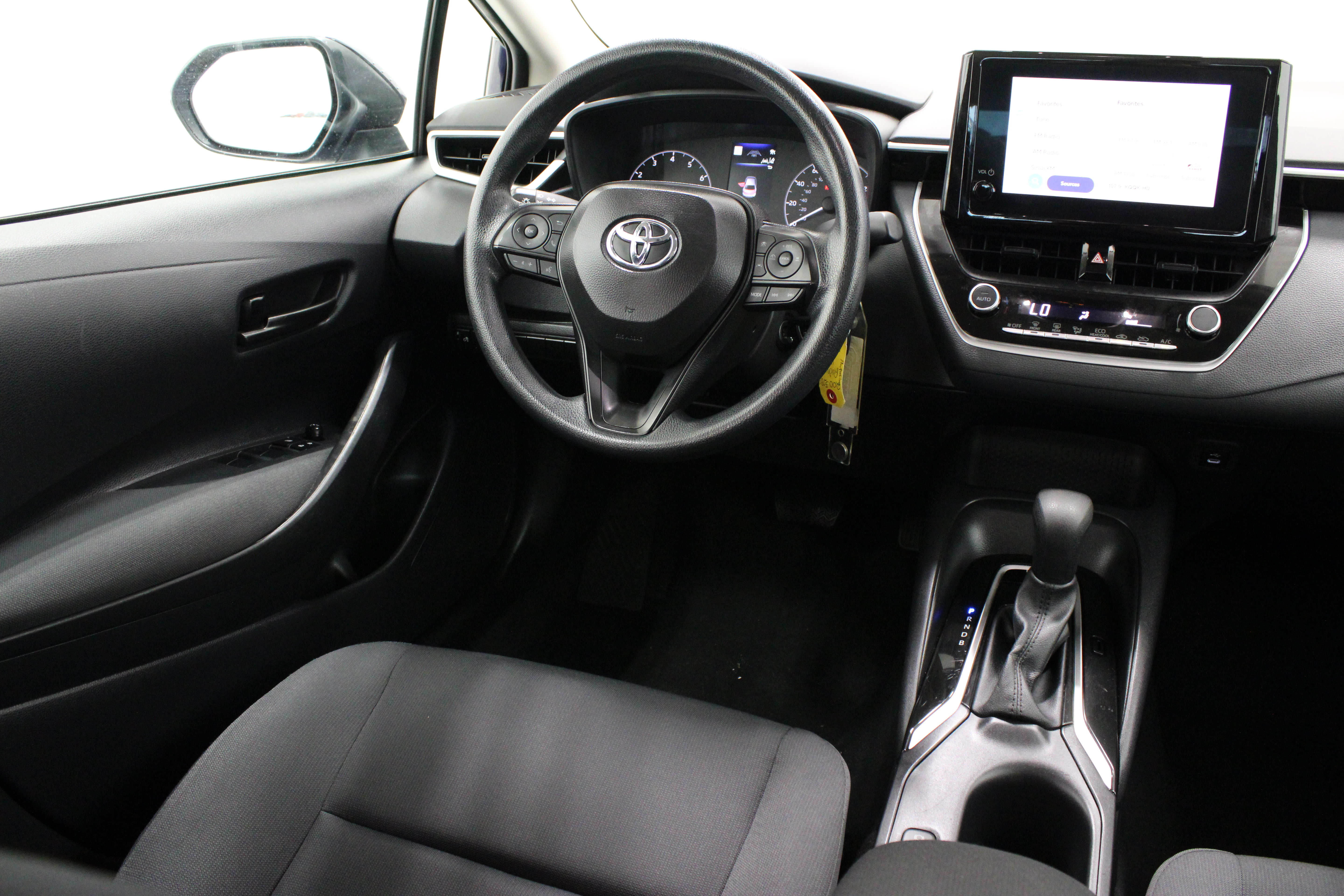 Used 2025 Toyota Corolla LE FWD image 27