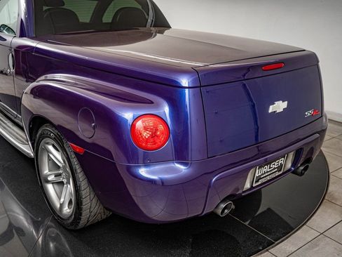 Used 2004 Chevrolet SSR w/ Preferred Equipment Group RWD image 11