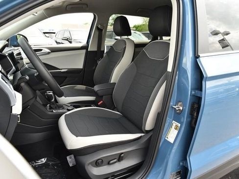 New 2026 Volkswagen Taos SE image 20