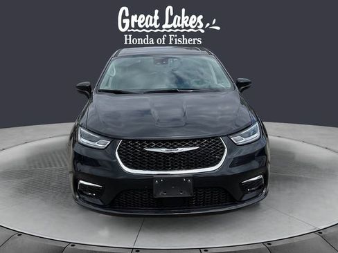 Used 2023 Chrysler Pacifica Touring-L FWD image 8