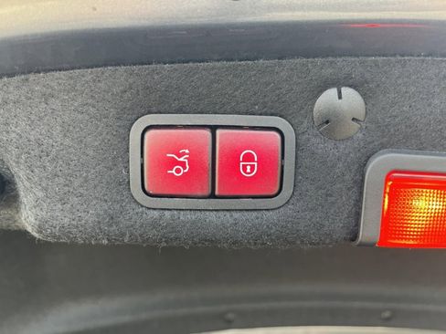 Used 2018 Mercedes-Benz C 300 Sedan image 32