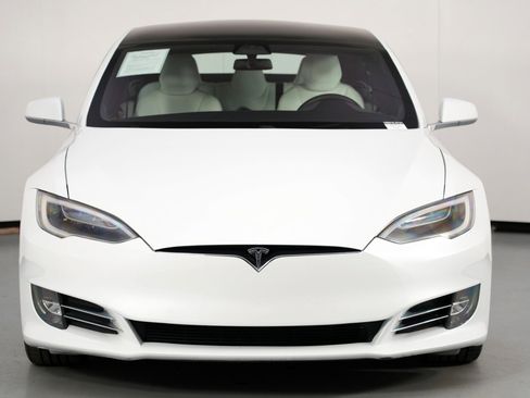 Used 2017 Tesla Model S 90D image 43