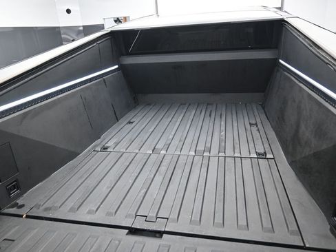 Used 2024 Tesla Cybertruck AWD Crew Cab image 26