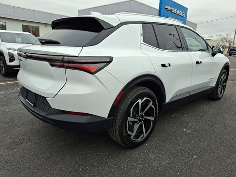 New 2026 Chevrolet Equinox EV LT AWD/4WD image 3