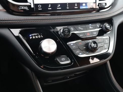 New 2026 Chrysler Pacifica Pinnacle FWD image 17