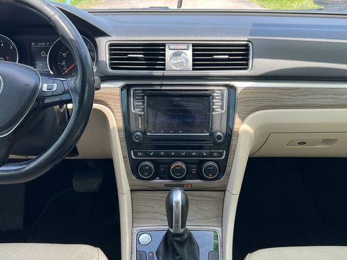 Used 2017 Volkswagen Passat 1.8T SE FWD image 19