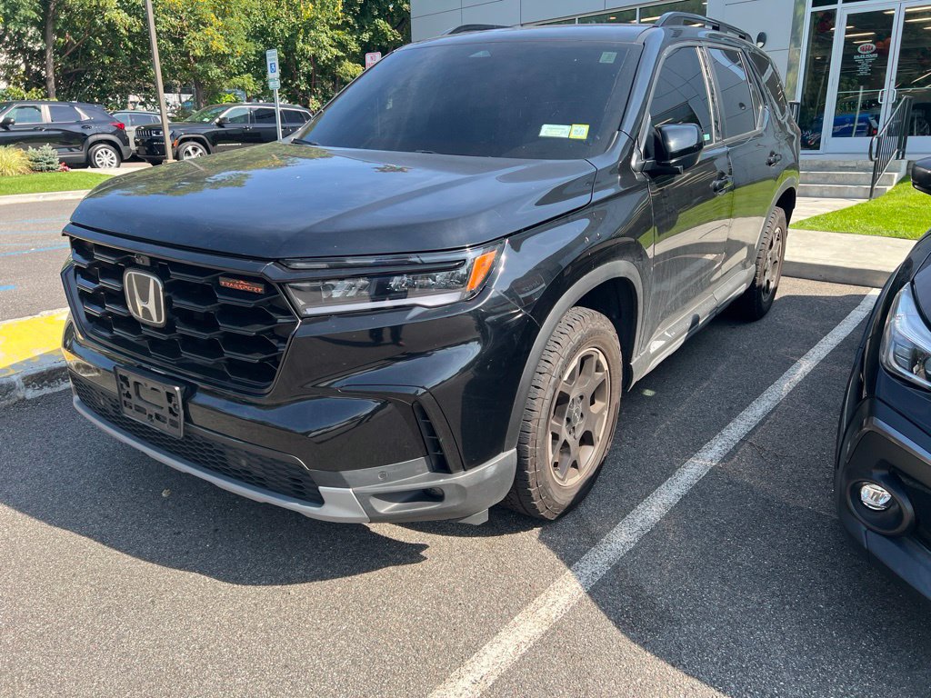 Used 2025 Honda Pilot TrailSport image 3