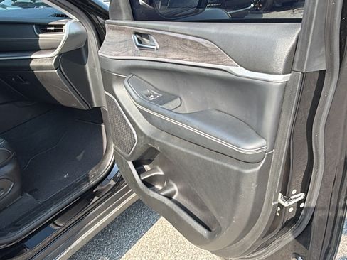 Used 2022 Jeep Grand Cherokee Limited w/ Luxury Tech Group II RWD image 19