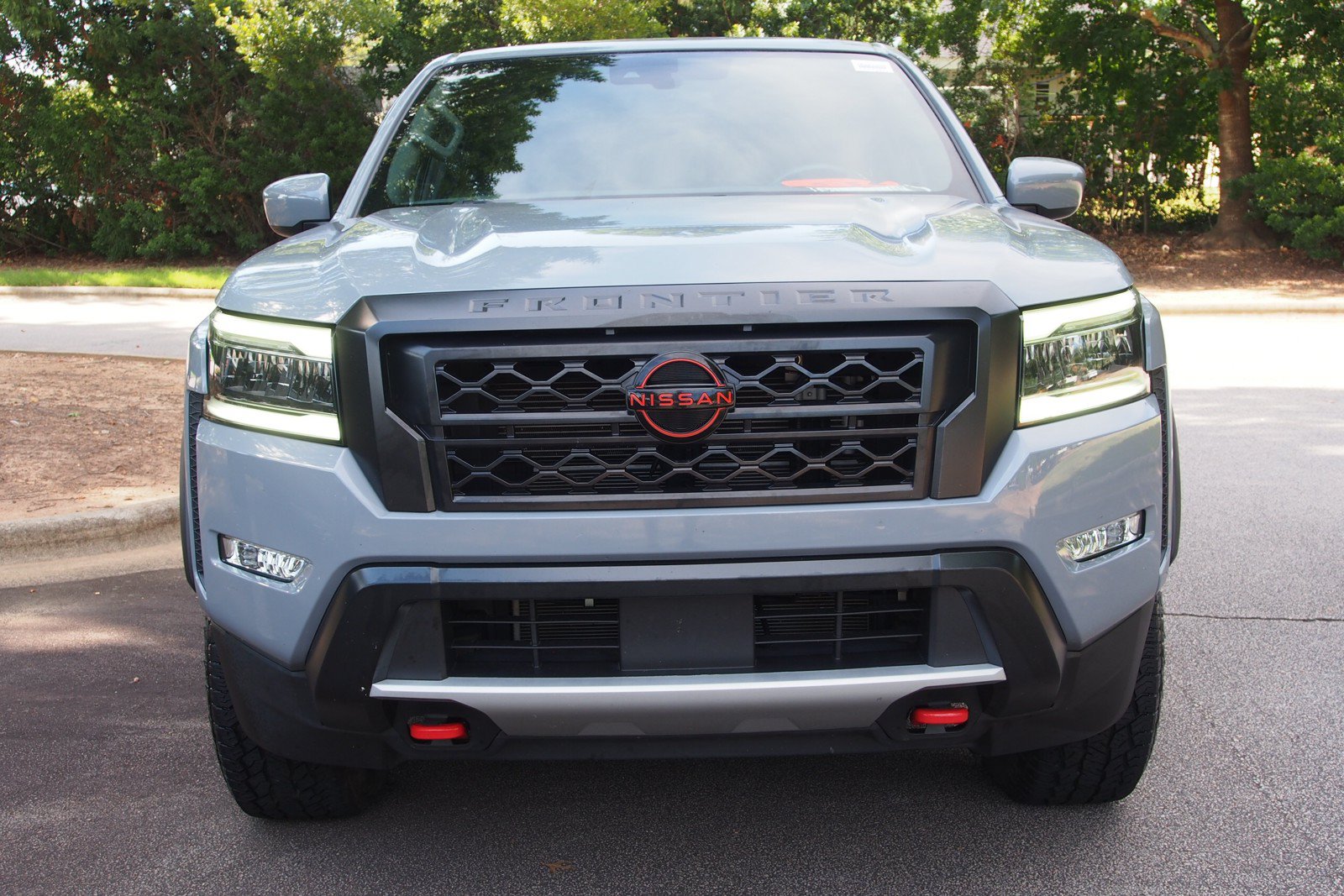 Used 2022 Nissan Frontier Pro-X RWD image 2
