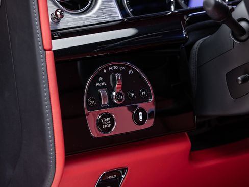 Used 2019 Rolls-Royce Phantom Sedan image 48