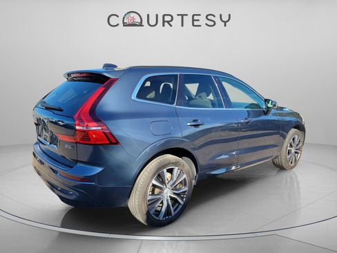 Used 2022 Volvo XC60 B5 Momentum w/ Protection Package Premier image 4