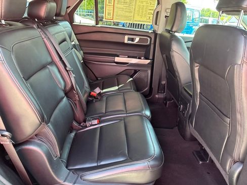 Used 2024 Ford Explorer XLT w/ Equipment Group 202A AWD/4WD image 48
