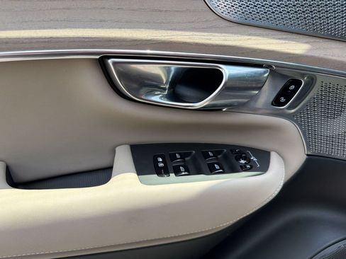 Certified 2025 Volvo XC90 T8 Ultra w/ Lounge Package AWD/4WD image 12