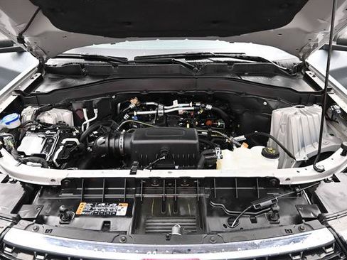 Certified 2024 Ford Explorer XLT RWD image 21