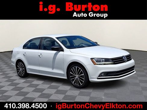 Used 2017 Volkswagen Jetta Sport FWD image 1