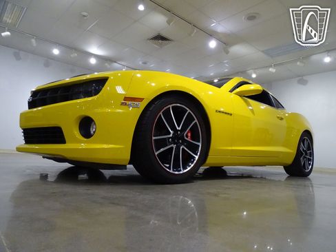 Used 2010 Chevrolet Camaro SS w/ RS Package image 4