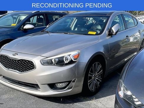 Used 2014 Kia Cadenza Premium w/ Luxury Package FWD image 2