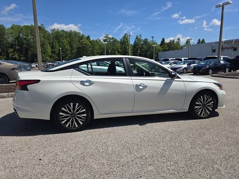 Certified 2024 Nissan Altima 2.5 SV FWD image 9