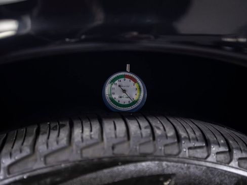 Used 2023 Land Rover Discovery Metropolitan Edition image 46