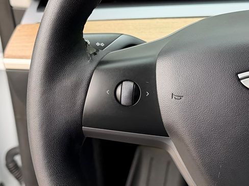 Used 2022 Tesla Model Y Performance image 34