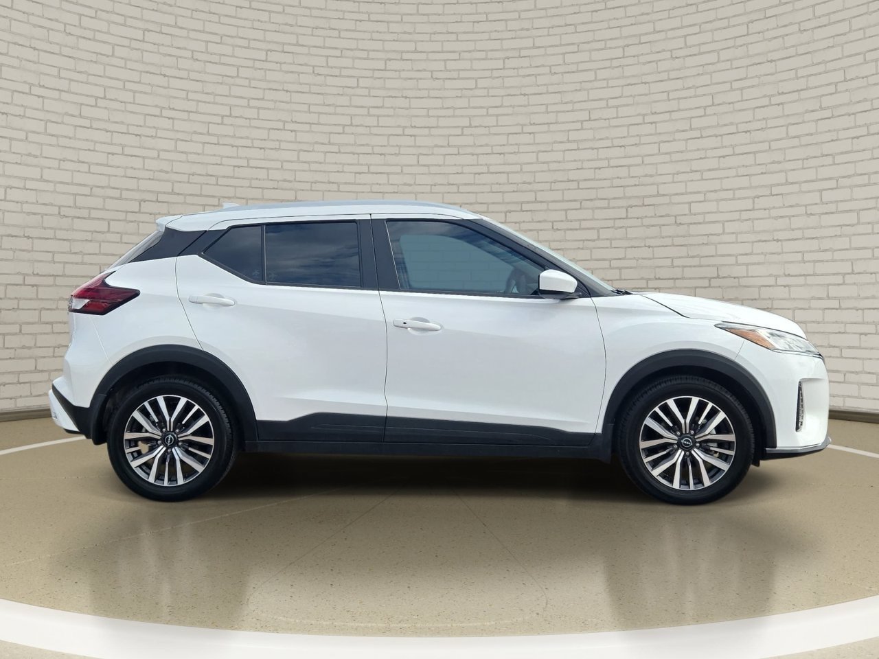 Certified 2024 Nissan Kicks SV FWD image 4