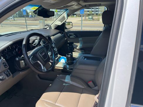Used 2017 GMC Yukon SLT w/ Premium Edition AWD/4WD image 10