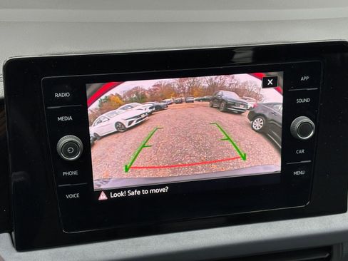 Used 2025 Volkswagen Jetta SE image 17