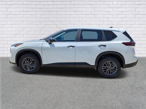 Used 2024 Nissan Rogue S image 2