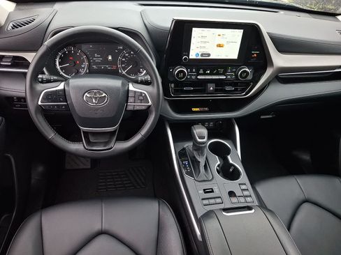 Certified 2026 Toyota Highlander XLE AWD/4WD image 13