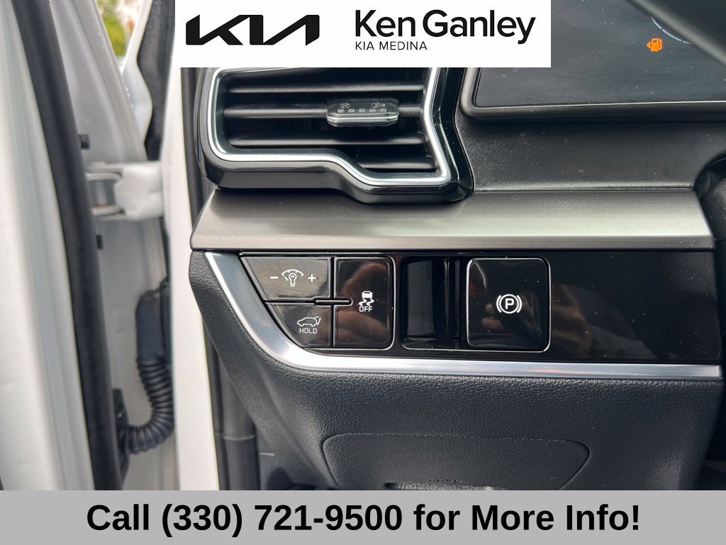 Certified 2025 Kia Sportage EX w/ Premium Package AWD/4WD image 27