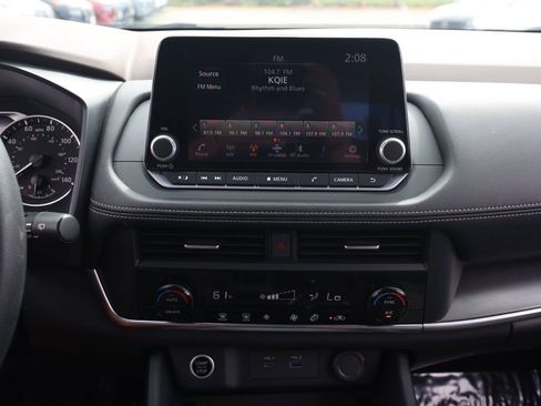 Used 2023 Nissan Rogue SV image 29