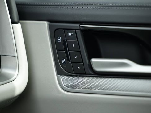 New 2025 Porsche Cayenne Coupe image 46