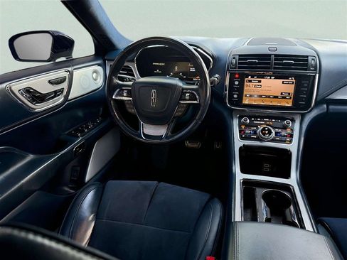 Used 2017 Lincoln Continental Black Label w/ Rear-seat Package AWD/4WD image 18
