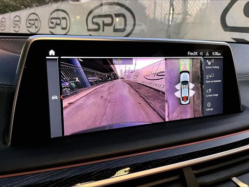 Used 2022 BMW 750i xDrive w/ Executive Package image 26