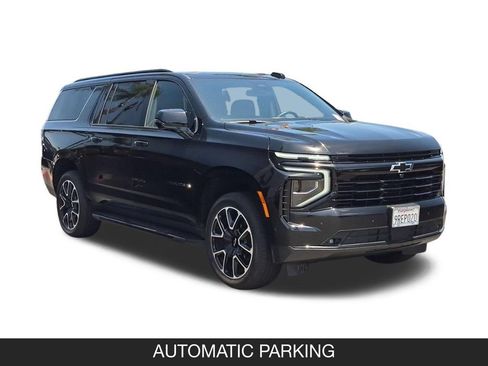 Used 2025 Chevrolet Suburban RST w/ Comfort Package AWD/4WD image 2