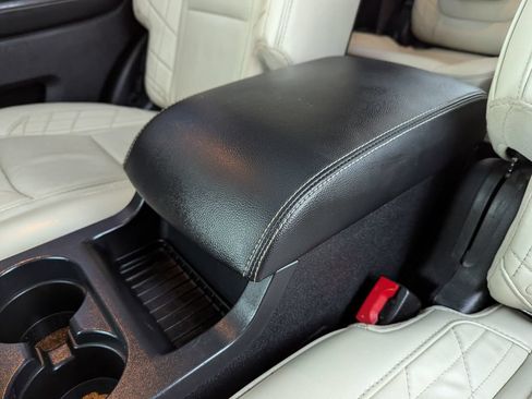 Used 2018 Ford Explorer Platinum AWD/4WD image 39