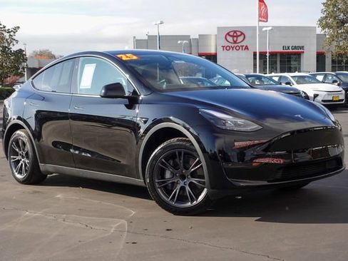 Used 2025 Tesla Model Y Long Range image 6