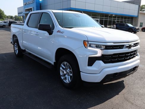 Used 2023 Chevrolet Silverado 1500 RST w/ Z71 Off-Road Package image 2