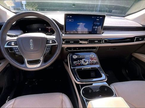 Used 2022 Lincoln Nautilus Reserve AWD/4WD image 3