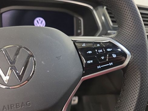 Used 2022 Volkswagen Tiguan SEL R-Line AWD/4WD image 11