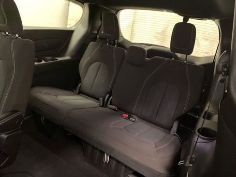 Used 2021 Chrysler Pacifica Touring image 24